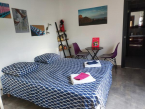 Chambre et salle d'eau dans dépendance 20 m2, vélos